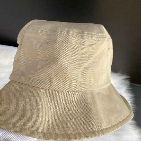 New GUESS Women’s Buckle Hat